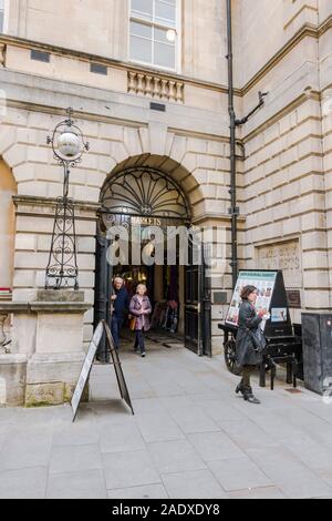 Eingang Badewanne Guildhall Markt, älteste shopping Venue, Stadtzentrum von Bath, Somerset, UK. Stockfoto