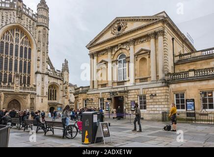 Bath, England, Eingang Fassade der Römischen Thermen, Somerset, England, Großbritannien Stockfoto