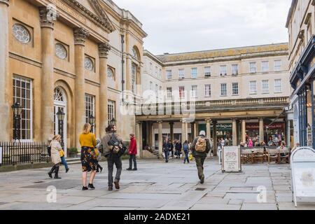 Bath, England, Klosterhof, Eingang Fassade Pumpenraum, Somerset, England, Großbritannien Stockfoto