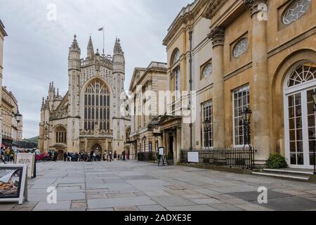 Bath, England, Klosterhof, Eingang Fassade Pumpenraum, Somerset, England, Großbritannien Stockfoto