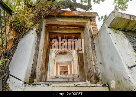 Penjikent Mazor-i Sharif Mausoleum von Mohammed Bashoro islamischer Gelehrter malerischen Blick auf einem trüben Regentag Stockfoto