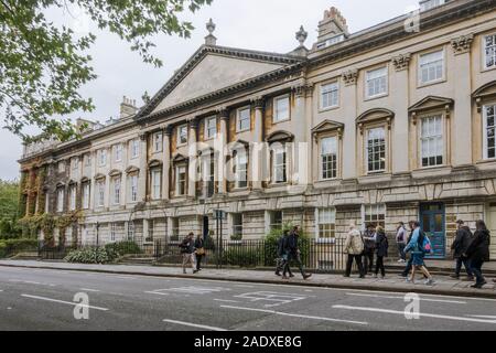 Georgianisches Gebäude in Bath, in dem sich Mogers Drewett Solicitors, Stone, Großbritannien, befindet Stockfoto