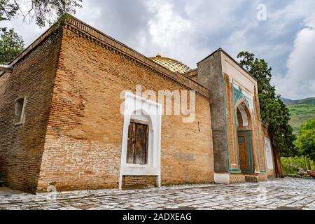 Penjikent Mazor-i Sharif Mausoleum von Mohammed Bashoro islamischer Gelehrter malerischen Blick auf einem trüben Regentag Stockfoto