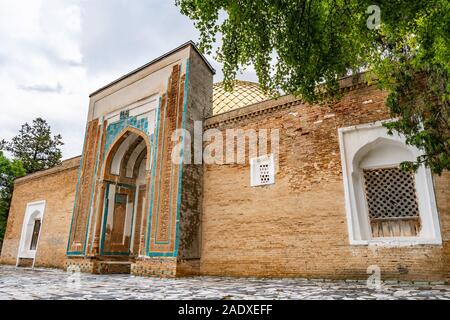 Penjikent Mazor-i Sharif Mausoleum von Mohammed Bashoro islamischer Gelehrter malerischen Blick auf einem trüben Regentag Stockfoto