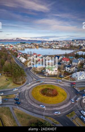 Antenne - Reykjavik, Island im Herbst. Dieses Bild ist mit einer Drohne erschossen. Stockfoto