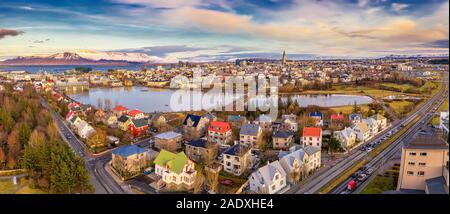 Antenne - Reykjavik, Island im Herbst. Dieses Bild ist mit einer Drohne erschossen. Stockfoto