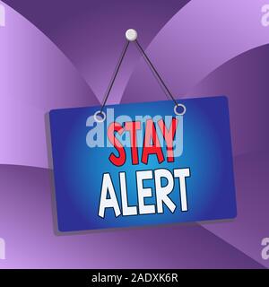 Handschrift text wachsam bleiben. Konzeptionelle Foto, volle Aufmerksamkeit auf Dinge um schnell zu sehen oder verstehen Farbige memo Erinnerung leeren Brett blan Stockfoto