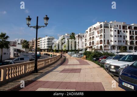 Die Promenade von Santa Eularia Stadt, Ibiza, Spanien Stockfoto