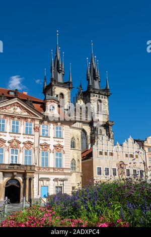 Die historische Kirche der Muttergottes vor dem Tyn in Prag Stockfoto