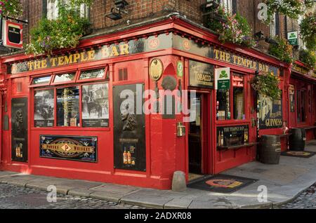 Fassade der Temple Bar, Dublins die meisten Sehenswürdigkeiten und berühmten Pubs. Stockfoto