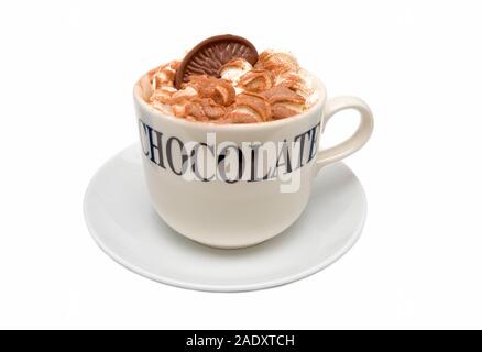 Heiße Schokolade trinken mit Schokolade orange Segment Creme und Terry auf isolierte Hintergrund Stockfoto