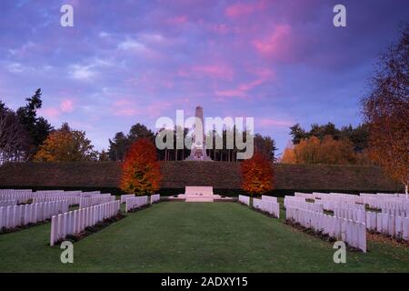 Buttes Neue britische Friedhof und 5 australische Division Memorial im Polygon Holz Stockfoto