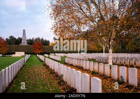 Buttes Neue britische Friedhof und 5 australische Division Memorial im Polygon Holz Stockfoto