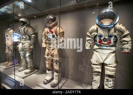 Früher Prototyp Raumanzüge für die Apollo Mission auf dem Kennedy Space Center, Florida, USA Stockfoto