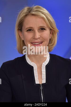Köln, Deutschland. 04 Dez, 2019. Moderator Susan Link zu Gast in der ARD-Talkshow "maischberger. Der Woche 'Credit: Horst Galuschka/dpa/Alamy leben Nachrichten Stockfoto
