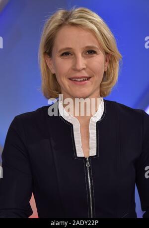 Köln, Deutschland. 04 Dez, 2019. Moderator Susan Link zu Gast in der ARD-Talkshow "maischberger. Der Woche 'Credit: Horst Galuschka/dpa/Alamy leben Nachrichten Stockfoto