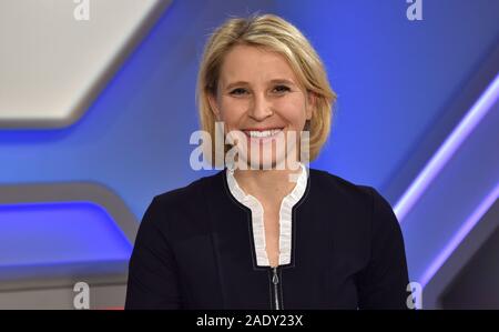 Köln, Deutschland. 04 Dez, 2019. Moderator Susan Link zu Gast in der ARD-Talkshow "maischberger. Der Woche 'Credit: Horst Galuschka/dpa/Alamy leben Nachrichten Stockfoto