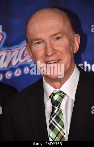 Köln, Deutschland. 04 Dez, 2019. Der Schauspieler Peter Nottmeier kommt zur Premiere und Tour Auftakt von "Flashdance - Das Musical 'Credit: Horst Galuschka/dpa/Alamy leben Nachrichten Stockfoto