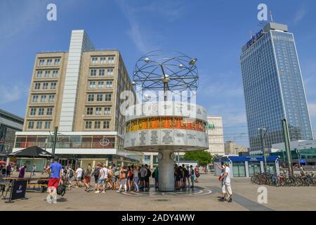 Berolinahaus, Weltzeituhr, Alexanderplatz, Mitte, Berlin, Deutschland Stockfoto