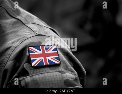 Flagge des Vereinigten Königreichs auf der Uniform. Britischen Armee. Britische Streitkräfte, Soldaten. Collage. Stockfoto