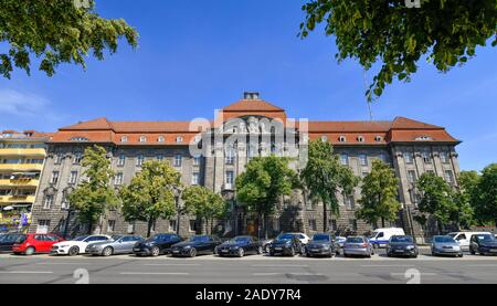 Polizeiabschnitt 24 der Polizeidirektion 2, ehemaliges Polizei-Hauptquartier, kaiserdamm 1, Charlottenburg, Berlin, Deutschland Stockfoto