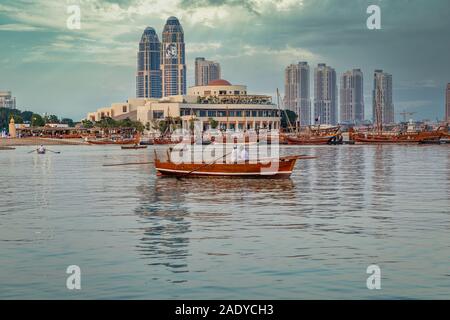 Doha-Qatar, Dezember 3,2019: Katara traditionellen Dhow Festival in Katara Cultural Village, Doha, Katar. Stockfoto