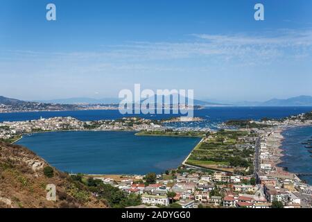 Capo Miseno Promonory mit dem See von Miseno, Golf von Pozzuoli, Neapel, Kampanien, Italien, EU Stockfoto