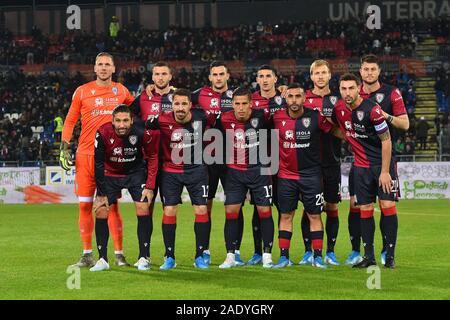 Cagliari, Italien. 5 Dez, 2019. team Cagliari Cagliari calcioduring vs Sampdoria, Italienisch TIM Cup Meisterschaft in Cagliari, Italien, 05. Dezember 2019 - LPS/Luigi Canu Credit: Luigi Canu/LPS/ZUMA Draht/Alamy leben Nachrichten Stockfoto