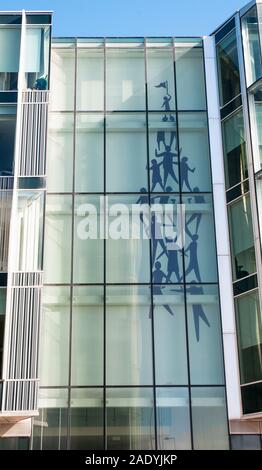 Municiple Gebäude Blackpool Borough Council eine moderne Glasfassade mit Turm Logo auf der Glasfront. Stockfoto