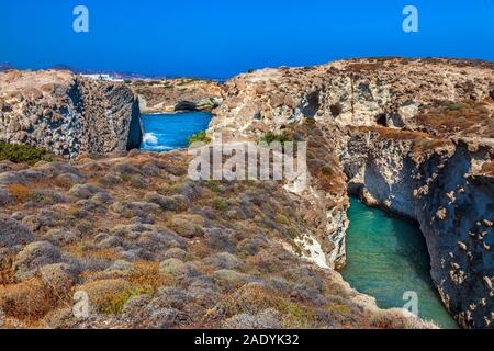 Küste der Insel Milos. Kykladen-Inseln, Griechenland. Stockfoto