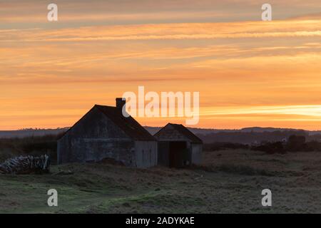 Ein Angeln Bothy bei Sonnenuntergang auf dem National Nature Reserve in St. Cyrus in Aberdeenshire Stockfoto