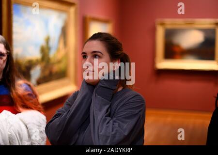 Besucher die Galerien des Philadelphia Museum of Art, in Philadelphia, PA am 10. November 2019 zu erkunden. Stockfoto