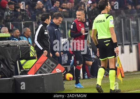 Cagliari, Italien. 5 Dez, 2019. radja nainggolan von Cagliari Cagliari calcioduring vs Sampdoria, Italienisch TIM Cup Meisterschaft in Cagliari, Italien, 05. Dezember 2019 - LPS/Luigi Canu Credit: Luigi Canu/LPS/ZUMA Draht/Alamy leben Nachrichten Stockfoto