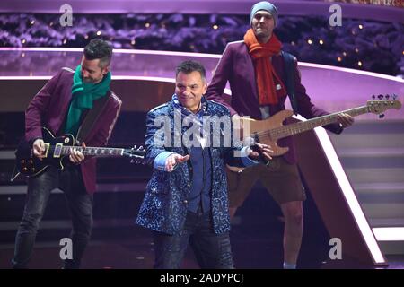 München, Deutschland. 04 Dez, 2019. ALPIN KG, Performance, Konzert, Bühne, auf der Bühne. Die schönsten Weihaftertshits mit Carmen Nebel, ZDF benefizgala am 04.12.2019, TV-Show, Musik, Show, Unterhaltung. | Verwendung der weltweiten Kredit: dpa/Alamy leben Nachrichten Stockfoto