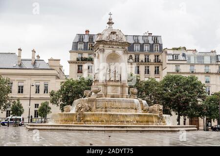 Brunnen vor der Kirche von Saint-Sulpice. Paris. Frankreich Stockfoto