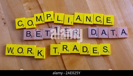 Compliance, bessere Daten, Arbeitstraden, Scrabble Letters Stockfoto