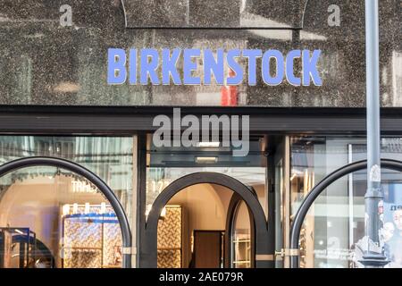Mount Vesuv efterklang skyld Wien, ÖSTERREICH - NOVEMBER 6, 2019: Birkenstock Logo auf einem Wien  Reseller Store auf Ihren lokalen Boutique. Birkenstock ist ein Schuh  Hersteller famo Stockfotografie - Alamy