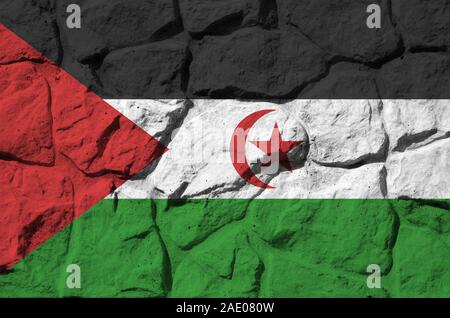 Westsahara Flagge in Farbe Farben auf alten Steinmauer dargestellt. Texturierte Banner auf Rock Wand Hintergrund Stockfoto
