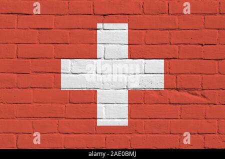 Schweiz Flagge in Farbe Farben auf alten Mauer dargestellt. Texturierte Banner auf große Mauer Mauerwerk Hintergrund Stockfoto