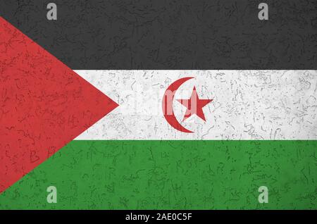 Westsahara Flagge in hellen Farben dargestellt auf alten Relief verputzen Wand hautnah. Texturierte Banner auf rauen Hintergrund Stockfoto