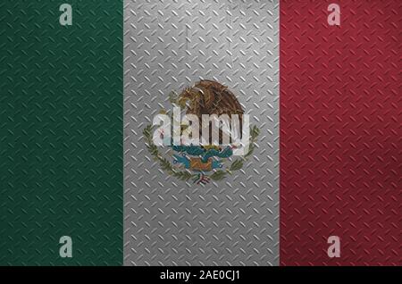 Mexiko Fahne in Farbe Farben auf alten brushed Metal Platte oder an der Wand dargestellt. Texturierte Banner auf rauen Hintergrund Stockfoto