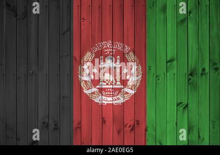 Afghanistan Fahne in hellen Farben dargestellt auf alte hölzerne Wand hautnah. Texturierte Banner auf rauen Hintergrund Stockfoto