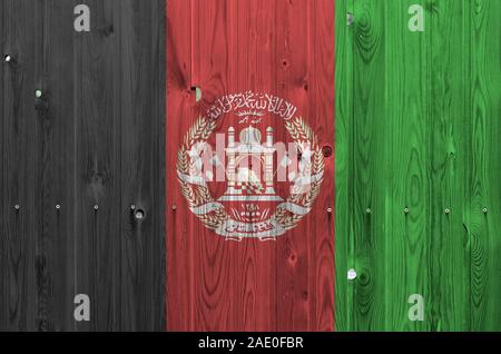 Afghanistan Fahne in hellen Farben dargestellt auf alte hölzerne Wand hautnah. Texturierte Banner auf rauen Hintergrund Stockfoto