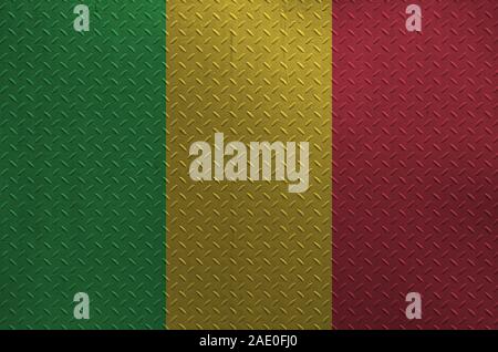 Mali Fahne in Farbe Farben auf alten brushed Metal Platte oder an der Wand dargestellt. Texturierte Banner auf rauen Hintergrund Stockfoto