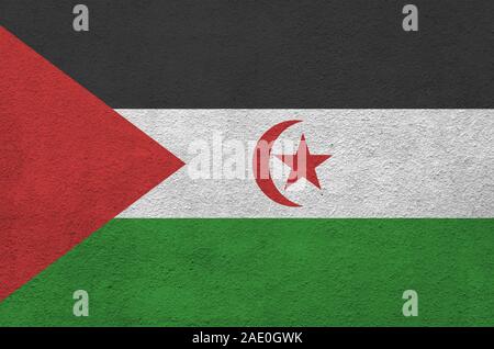 Westsahara Flagge in hellen Farben dargestellt auf alten Relief verputzen Wand hautnah. Texturierte Banner auf rauen Hintergrund Stockfoto
