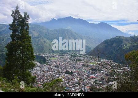 Blick auf die Stadt Baños de Agua Santa, Ecuador Stockfoto