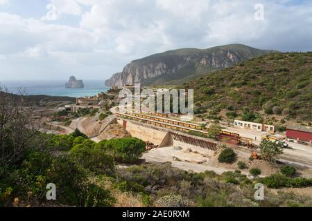 Italien, Sardinien 2019-10-03 Pan di Zucchero in Porto Flavia Stockfoto
