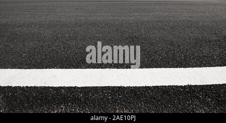 Straße Asphalt Textur mit Trennlinien Stockfoto