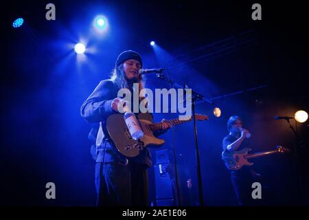 Oslo, Norwegen. 05 Nov, 2019. Die norwegische Sängerin und Songwriterin Mädchen in Rot führt ein Live Konzert im Parkteatret in Oslo. (Foto: Gonzales Foto/Tord Litleskare/Alamy Live-Nachrichten) Stockfoto