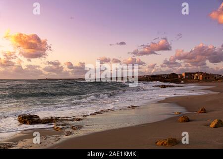 Schöne cloudscape über das Meer, Sonnenuntergang schoß voller Farben Stockfoto